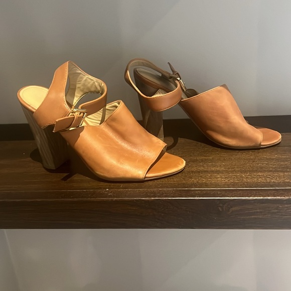 IVANKA TRUMP Leather Sandals - Picture 2 of 4